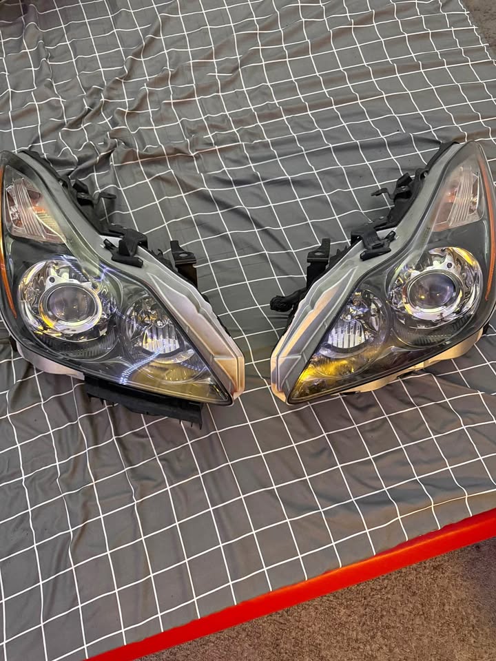 Infiniti G37 Coupe Oem Headlights