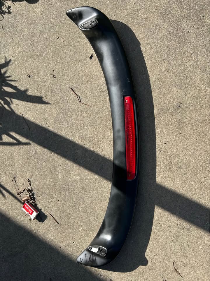 rare spoiler for 04 accord w 3rd brake light