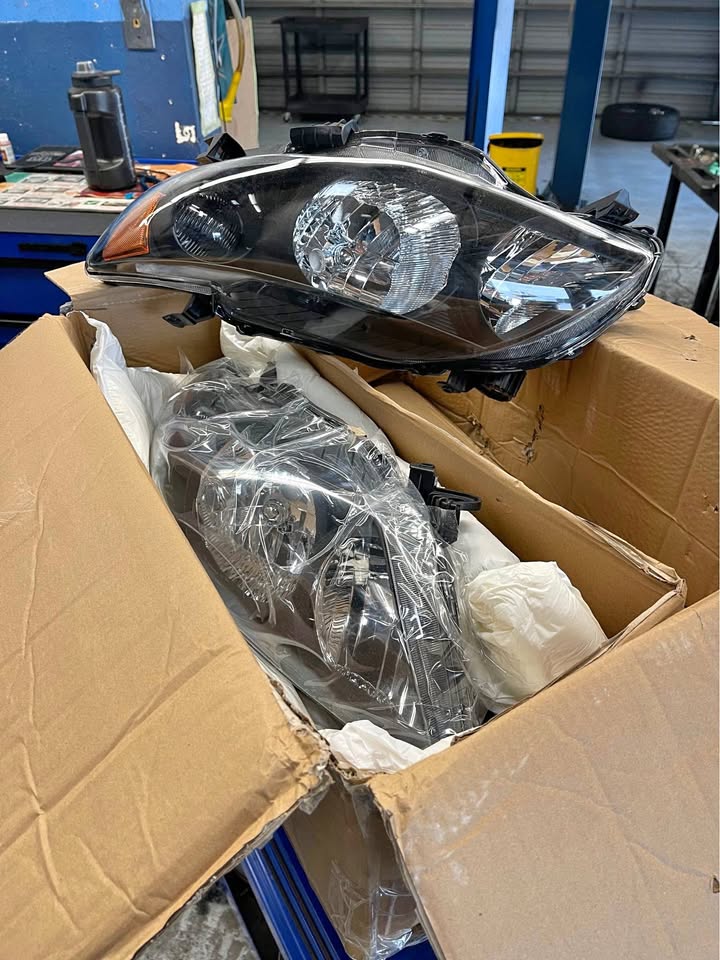 2010 Toyota corolla Le headlights