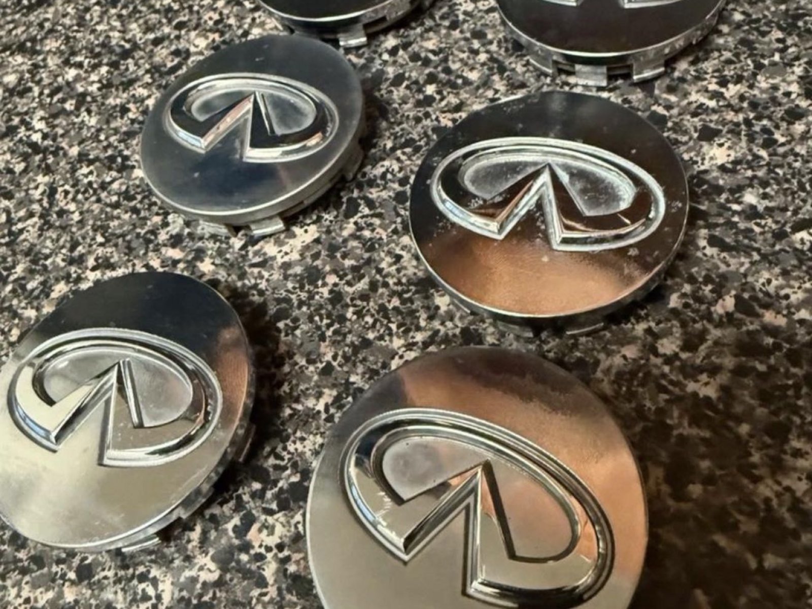 INFINITI Wheel Hub Cap Center OEM