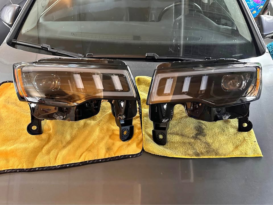 2xCar LED Headlights Compatible For Jeep Grand Cherokee 2017 2018 2019