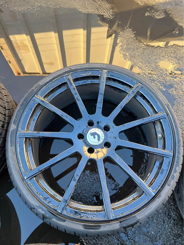 22 inch Forgiato wheels w/ Forgiato Floating Cap
