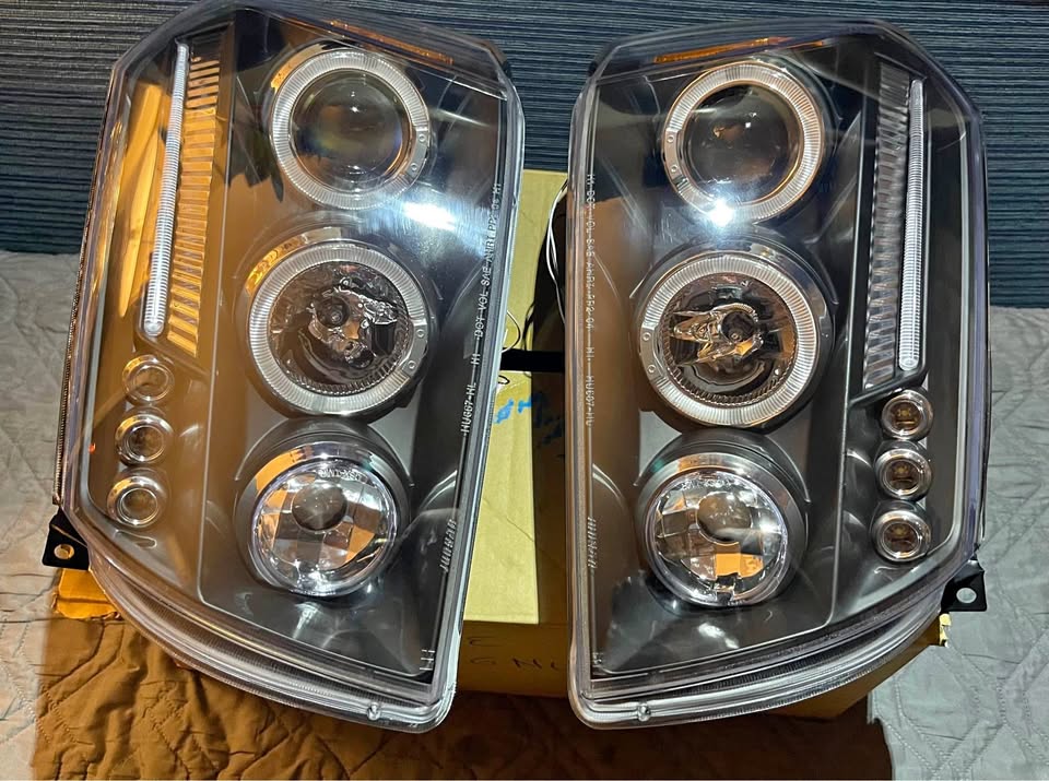 Dodge Magnum aftermarket (Junyan) headlights new (2005-2007 Wagon)