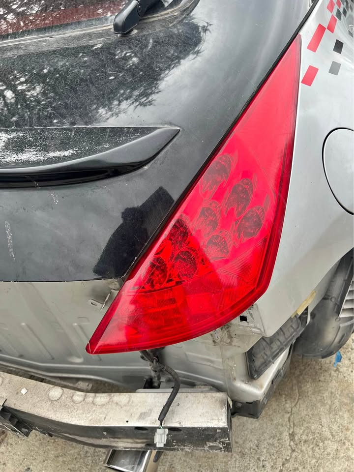 350z hr taillights