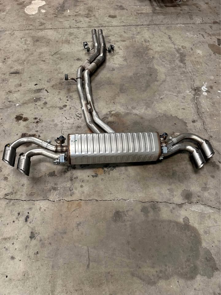 2022 Lamborghini Urus exhaust NO CATS