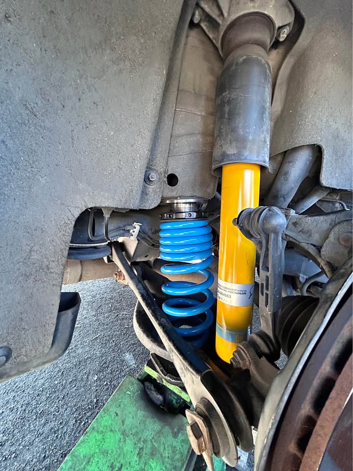 Coilover/ Lowering spring