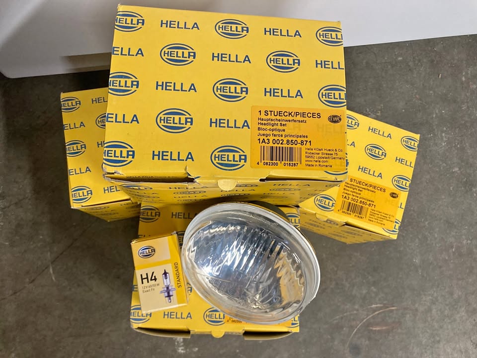 Hella H4 European Headlight Set BMW (5 3/4), with bulb.