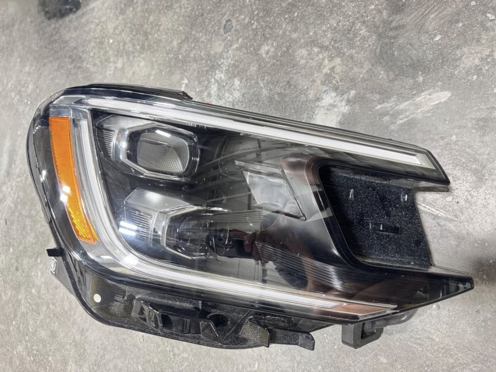 2025 VW Atlas Right Headlight