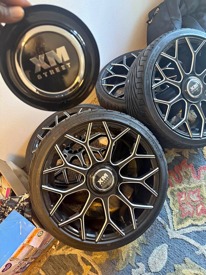 20 inch rims brand new with big floating cap
