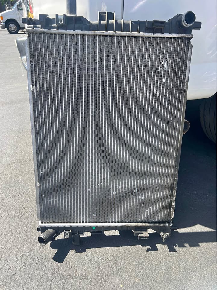 Lincoln 2006 radiator