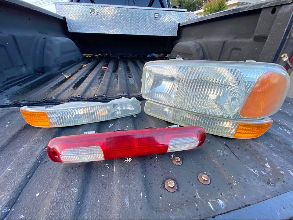 GMC SIERRA 2003 headlights