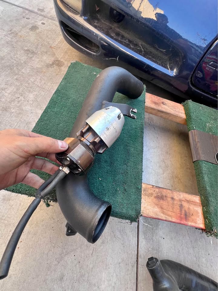 Synapse charge pipe with blow off valve