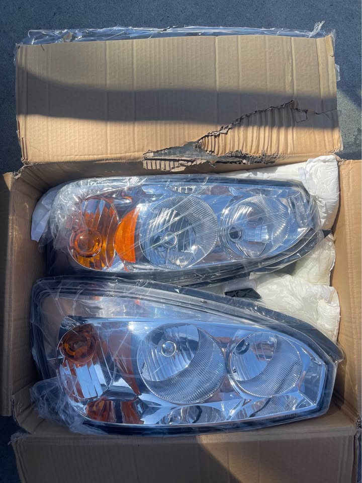 Headlights for 2004-2008 Chevy Malibu