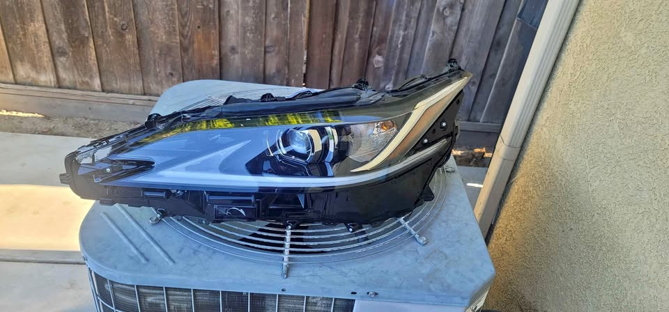 2024 lexus headlight drivers side