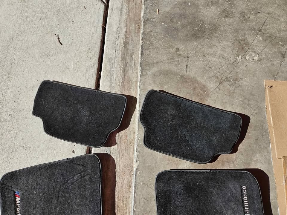 E9x floor mats