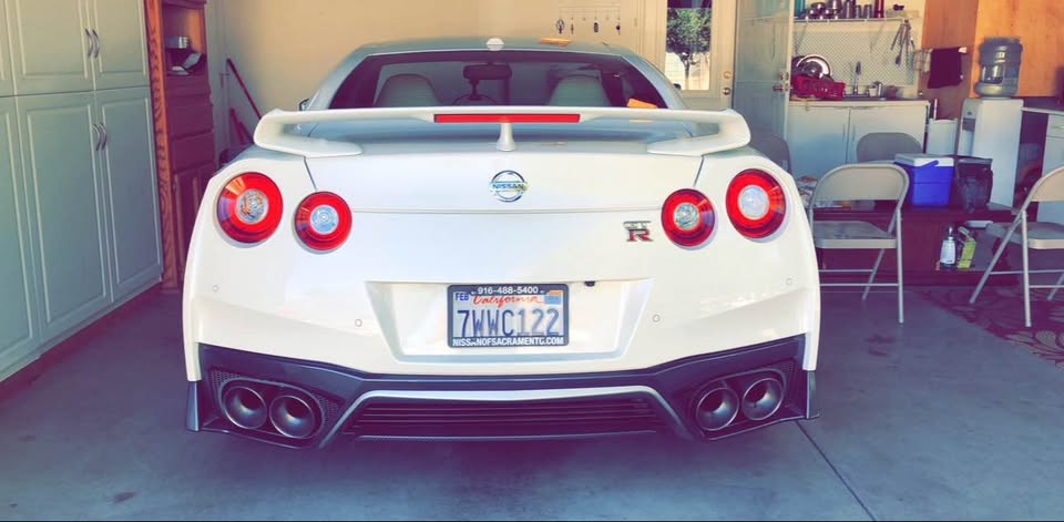 Nissan gtr r35 spoiler